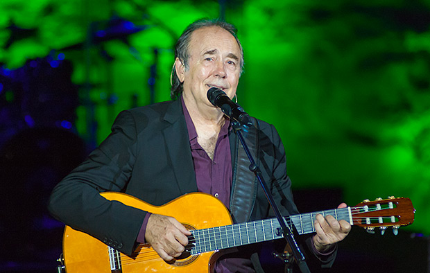 Serrat en uno de los conciertos de su gira «Antología desordenada». © Xavier Pintanel