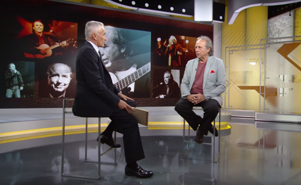 Jorge Ramos y Joan Manuel Serrat en un momento de la entrevista. © Univisión