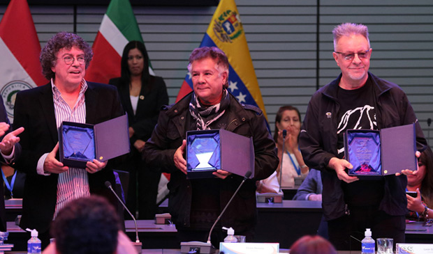 Piero, Victor Heredia y León Gieco asistieron a una invitación de Ernesto Samper, secretario general de Unasur a un conversatorio abierto por los diálogos y cantos de paz. © Carlos Rodríguez | Andes