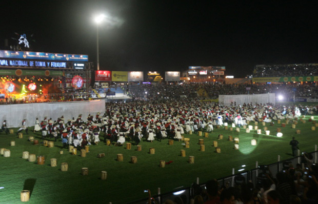 Apertura del Festival Nacional de doma y folklore Jesús María 2015. © Paul Amiune