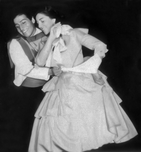 Silvia Urbina bailando con Víctor Jara.