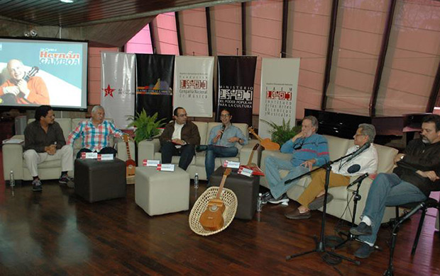 Presentación del homenaje a Hernán Gamboa. De izquierda a derecha Luis Pino y Cheo Hurtado, cuatristas; José Jesús Gómez Marcano, director general de Instituto de las Artes Escénicas y Musicales (IAEM); Freddy Ñáñez, ministro del Poder Popular para la Cultura, Iván Pérez Rossi y Miguel Ángel Bosch, de Serenata Guayanesa y Luis Miguel González, director de la Orquesta Filarmónica de Venezuela. © Prensa IAEM