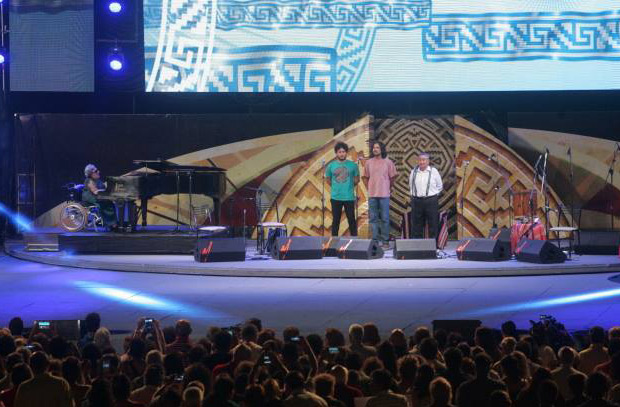 Elvira Ceballos (piano), Raly Barrionuevo, Jose Luis Aguirre y Jaime Torres interpretaron el Himno Nacional en la apertura de Cosquín 2016. © Paul Amiune