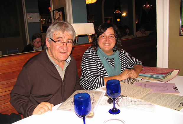 Jessi Pérez y Rafael Moll recordando al Maestro con buen humor en el restaurante Senyor Parellada. © Manel Gausachs