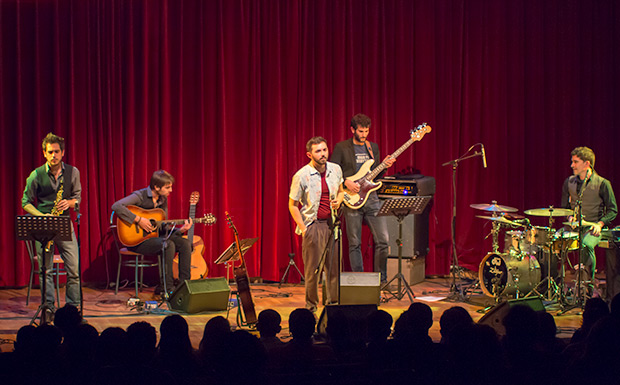 De izquierda a derecha: Gabriel Amargant, Pau Figueres, Alessio Arena, Vic Moliner y Toni Pagès. © Xavier Pintanel