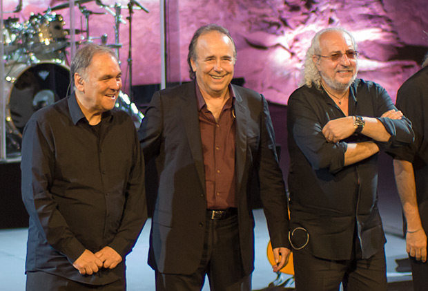 Ricard Miralles, Joan Manuel Serrat y Josep Mas «Kitflus». © Xavier Pintanel