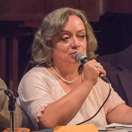 Lucrecia Maldonado en la presentación del libro de Luis García Gil «Joan Isaac. Bandera negra al cor». © Pol Pintanel