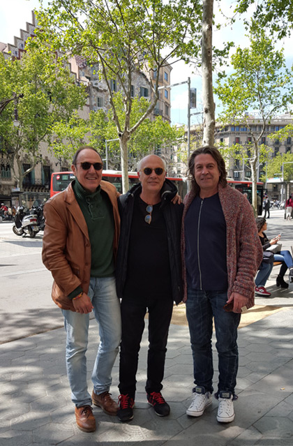 Pere Camps, director del festival BarnaSants, Joan Isaac y José Luis Marcé, director del Teatre Joventut por la calles de Barcelona antes de la rueda de prensa de ayer. © Xavier Pintanel