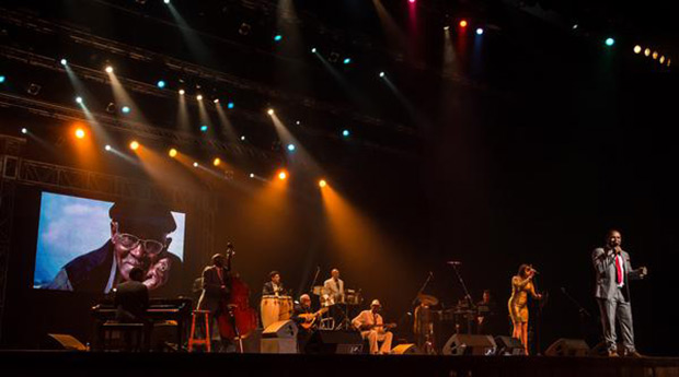 EL Buena Vista Social Club ridiendo homenaje a Ibrahim Ferrer.