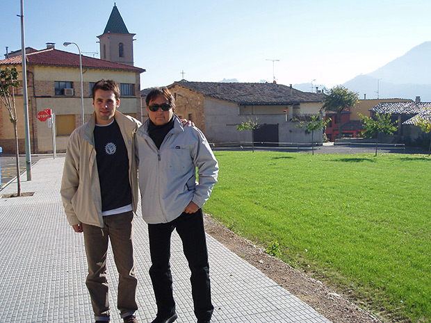 Ia Clua y Jorcx, maestro y alumno en un descanso durante la grabación de «El món on visc». © Jordi Clua