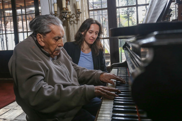 Vicente Bianchi junto a Alejandra Urrutia. © Consejo Nacional de la Cultura y las Artes. Gobierno de Chile