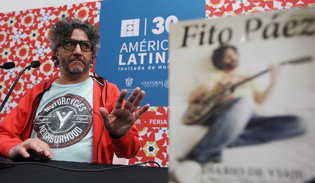 El cantautor argentino Fito Páez, presenta su libro «Diario de Viaje» en la capital del occidental estado mexicano de Jalisco, en el marco de la Feria Internacional del Libro (FIL), que inicia este sábado formalmente su trigésima edición. © EFE