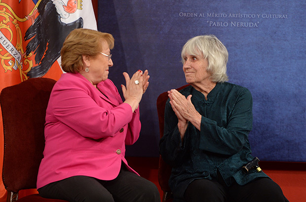 Michelle Bachelet y Joan Turner. © Prensa Presidencia Gobierno de Chile