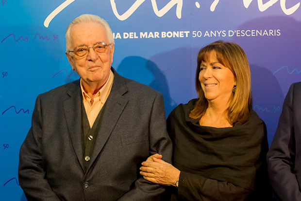 Maria del Mar Bonet con Lluís Serrahima, autor de la letra de la canción «Què volen aquesta gent?» y del manifiesto «Ens calen cançons d'ara», cuya publicación en 1959 es considerada como el punto de partida del movimiento de la «Nova Cançó». © Xavier Pintanel