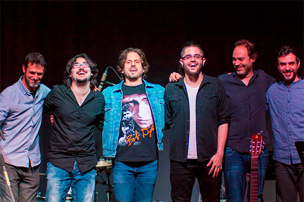 Jorge Tylki con su banda. © Xavier Pintanel