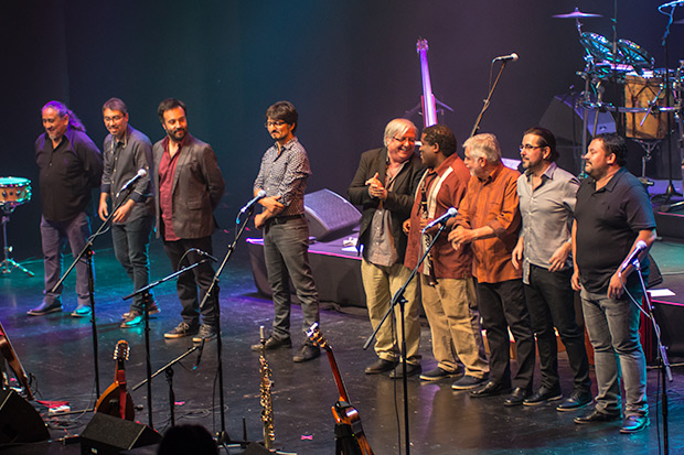 Fin de fiesta con Inti-Illimani. © Xavier Pintanel