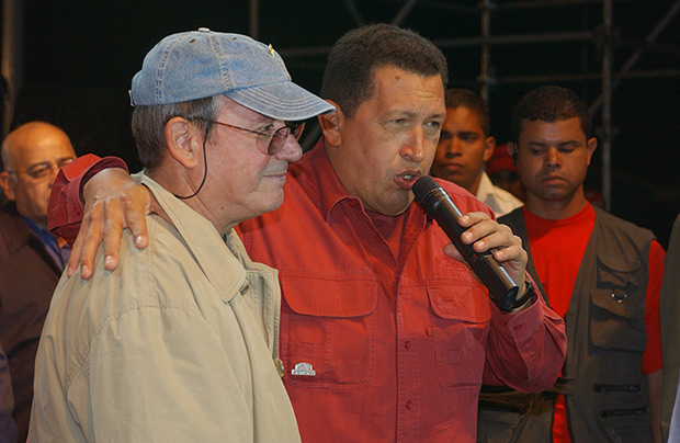 Silvio Rodríguez y Hugo Chávez.