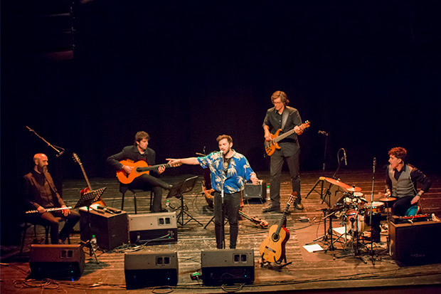 Alessio Arena con su banda en el CAT de Barcelona. © Xavier Pintanel