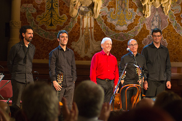 Raimon con su banda. © Xavier Pintanel