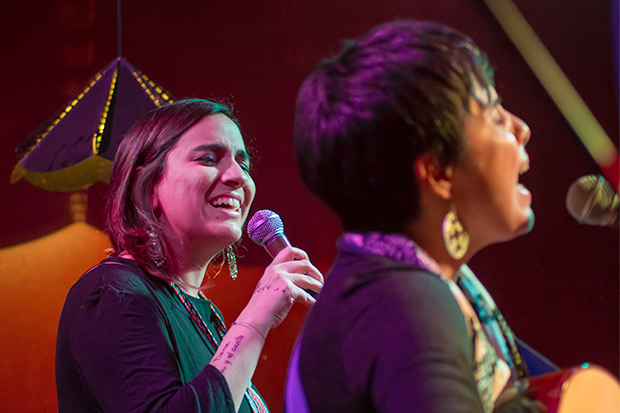 Elizabeth Morris con Marta Gómez. © Xavier Pintanel