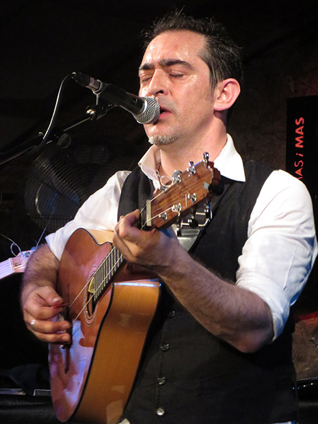 Raúl Rodríguez y su tres flamenco. © Isabel Llano