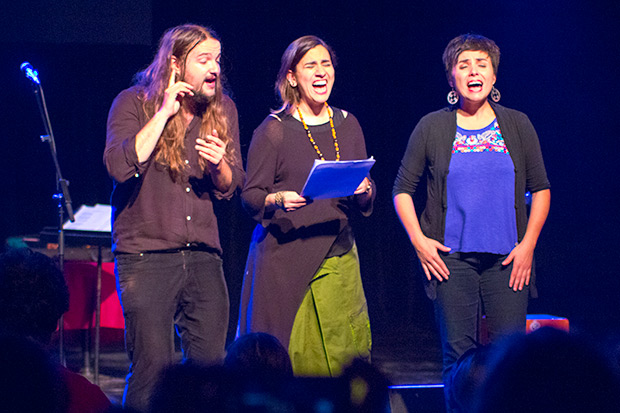 Nano Stern, Marta Gómez y Elizabeth Morris en un bis a capella cantando a Violeta Parra. © Xavier Pintanel