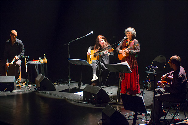 De izquierda a derecha: Greco Acuña, Tita Parra, Isabel Parra y «Chicoria» Sánchez. © Xavier Pintanel