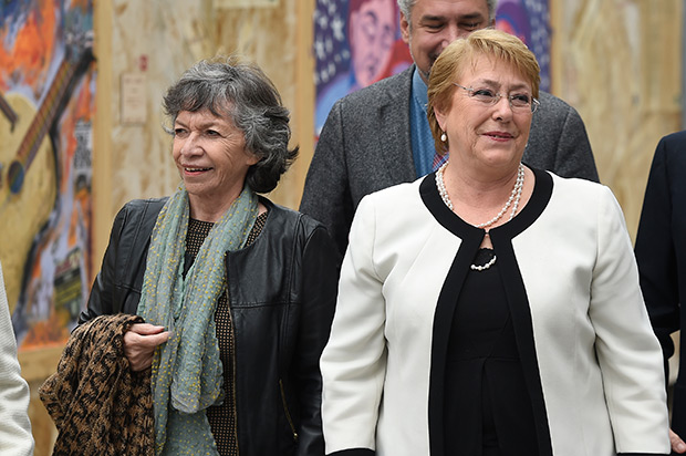 Isabel Parra y Michelle Bachelet. © Prensa Presidencia | Gobierno de Chile