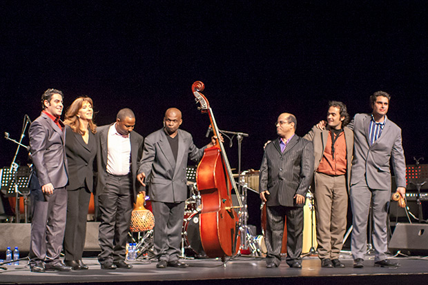 Maria del Mar Bonet con Jorge Reyes y su quinteto en el concierto celebrado el 11 de febrero de 2012 en el Auditori de Barcelona. © Xavier Pintanel