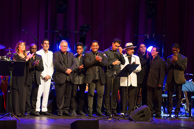 De izquierda a derecha: Maria del Mar Bonet, Jorge Reyes, Alejandro Falcón, José María Vitier, José Carlos Sánchez, Eduardo Llibre, Héctor Quintana, Pancho Amat, Yariel Gil, Omar Pérez y Jimmy Jenks. © Xavier Pintanel