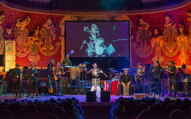 Lila Downs y su banda en el Palau de la Müsica Catalana de Barcelona. © Lorenzo Duaso | Voll-Damm Festival Internacional de Jazz de Barcelona