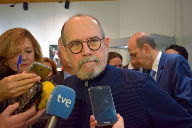 Silvio Rodríguez expone su obra fotográfica en París.