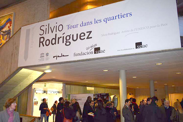 Silvio Rodríguez expone su obra fotográfica en París.