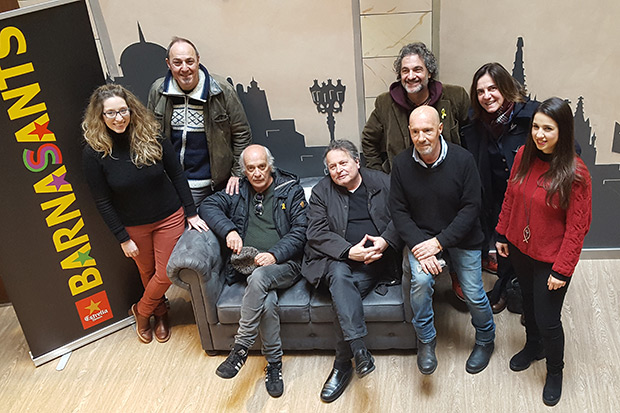 Fotografía tomada el 6 de febrero de 2018 en la rueda de prensa de presentación del concierto «Canço de carrer». De izquierda a derecha: Laia Rius, de Túrnez & Sesé; Pere Camps, director del Festival BarnaSants; Joan Isaac, impulsor del concierto; Ramon Muntaner; Xavi Túrnez, de Túrnez & Sesé; Enric Hernàez; Sílvia Comes y Gemma Humet. © Xavier Pintanel