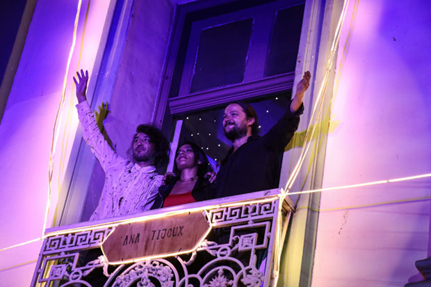 Chinoy, Anita Tijoux y Nano Stern en la «Noche de los balcones». © Prensa Consejo Nacional de la Cultura y las Artes