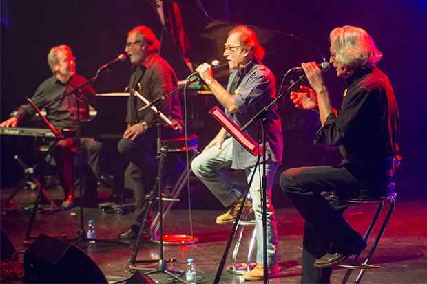 Otros compañeros de generación, el grupo Coses, formado por Miquel Estrada, Ton Rulló y Jordi Fàbregas; en la foto con Antoni Olaf Sabater. © Xavier Pintanel