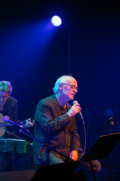 Joan Isaac, que también ejerció de creador y director del espectáculo, interpretó Aigua-Marina y Seré a ta cambra amiga. © Xavier Pintanel