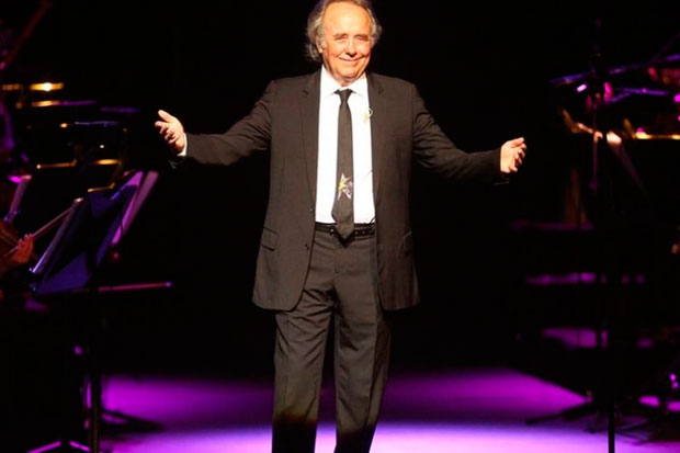 Joan Manuel Serrat en el teatro Colón de Buenos Aires.