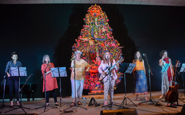 De izquierda a derecha: Verónica Cruz, Cecilia Todd, Heidi Igualada, Liuba María Hevia, Yaíma Orozco y Zoraida Santiago. © Kaloian Santos Cabrera