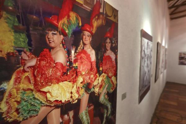 La china morena reivindica el papel de los travestis en el folclore boliviano.