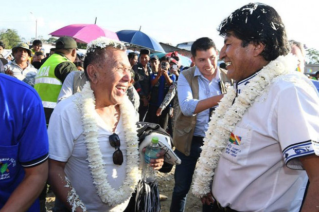 Gonzalo Hermosa con Evo Morales. © ABI