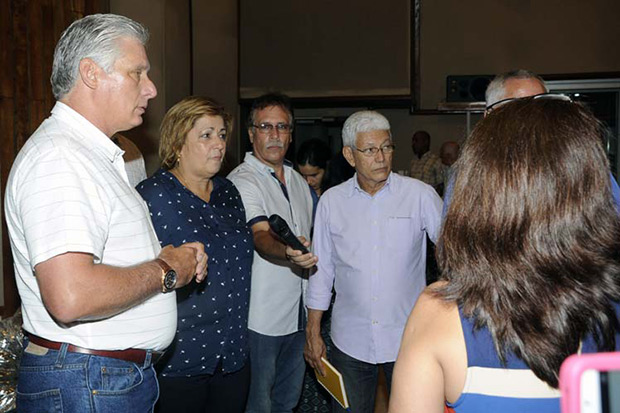 El Presidente de Cuba Miguel Díaz-Canel visita los estudios de grabaciones Abdala. © PL