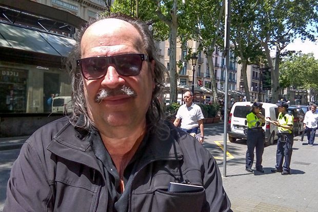 Litto Nebbia en las Ramblas de Barcelona. © Manel Gausachs