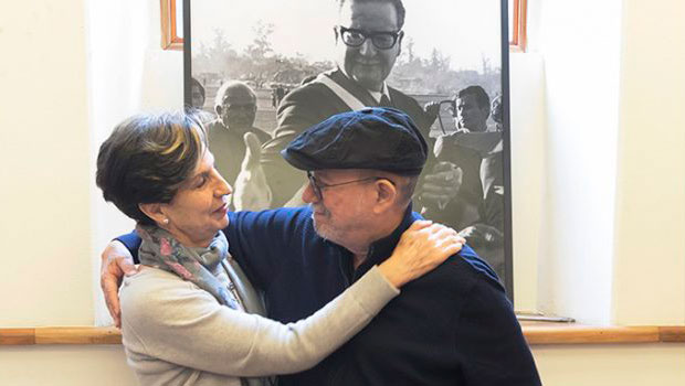 Isabel Allende y Silvio Rodríguez. © Daniel Mordzinski|Fundación Salvador Allende