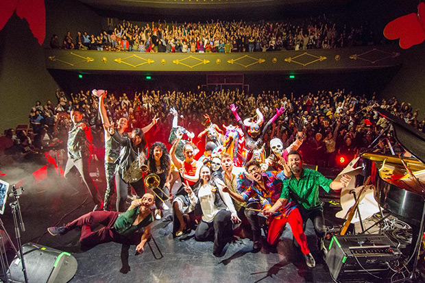 Pascuala Ilabaca presentó «El Mito de la Pérgola» en el Teatro Oriente en Santiago (Chile).