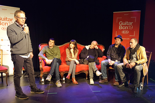 De izquierda a derecha: Joan Rosselló, CEO de TheProject i director del festival Guitar BCN; Dani Alegret, de la banda Els Amics De Les Arts, Cristina Narea, Joan Isaac, Ángel Petisme y Pere Camps, director del Festival BarnaSants. © Xavier Pintanel