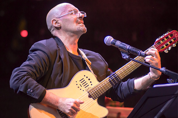 Enric Hernàez en el concierto del 3 de marzo de 2018 en la Sala Luz de Gas en el marco de la décimo tercera edición de festival BarnaSants. © Xavier Pintanel