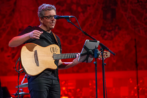 Pedro Guerra el pasado 15 de febrero en el Palau de la Música de Barcelona. © Lorenzo Duaso