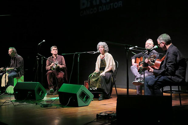 Ester Formosa y Elva Lutza con Adolfo Osta. © Núria Trulla