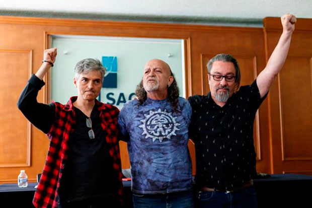 Los integrantes de la agrupación Botellita de Jerez participan en una rueda de prensa este jueves, en Ciudad de México (México). De izquierda a derecha: Santiago Ojeda, Francisco Barrios «El Mastuerzo» y Rafael González. © EFE